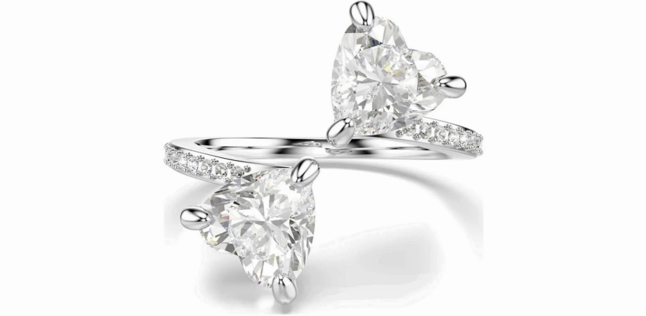 Delicate Ring with Heart-Shaped Crystals