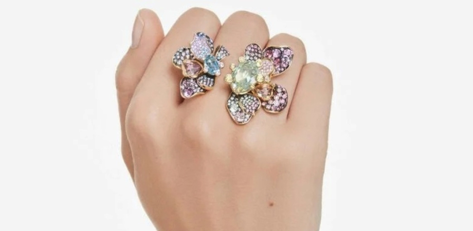 Cocktail Ring with Flowers Made of Stones of Different Sizes