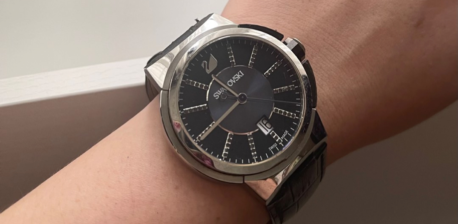 The size of a watch is influenced by the details: the appearance of markers
