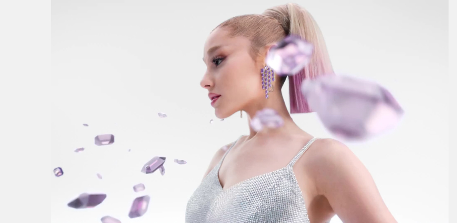 Ariana Grande su Swarovski papuošalais
