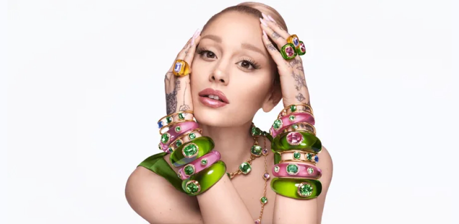 Ariana Grande su Swarovski papuošalais