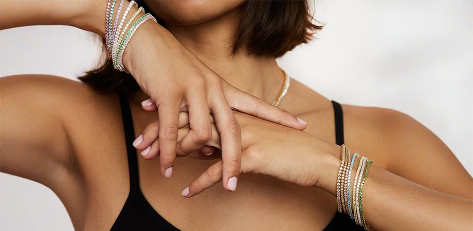 Swarovski teniso apyrankė prieinama ir klasikiniame dizaine
